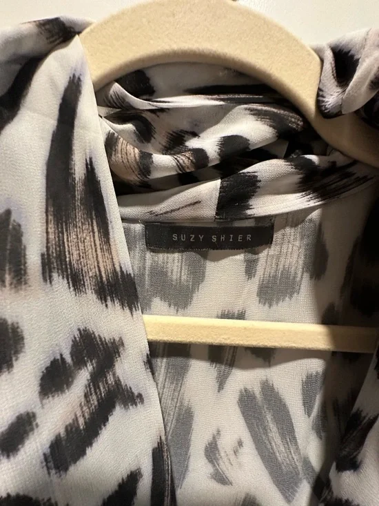 Suzy Shier Black & White Animal-Print Blouse - Picture 3 of 4